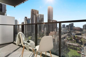 A Cozy Apt with City Views Near Crown Casino
